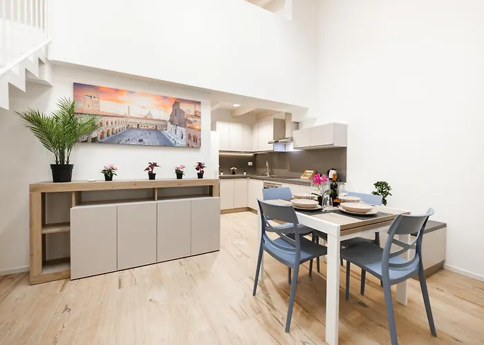 Serlio Luxury House Near Center, Station